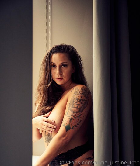 Alicia Justine Free