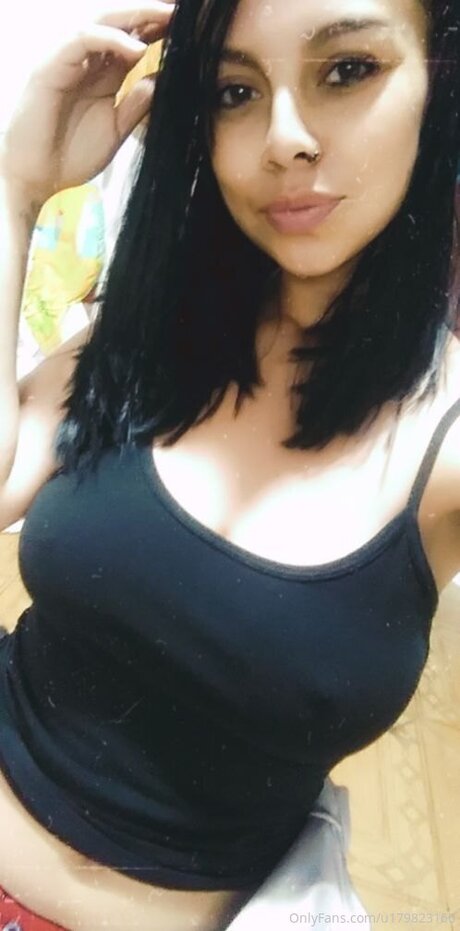 Naakte gelekte OnlyFans-foto van U179823166