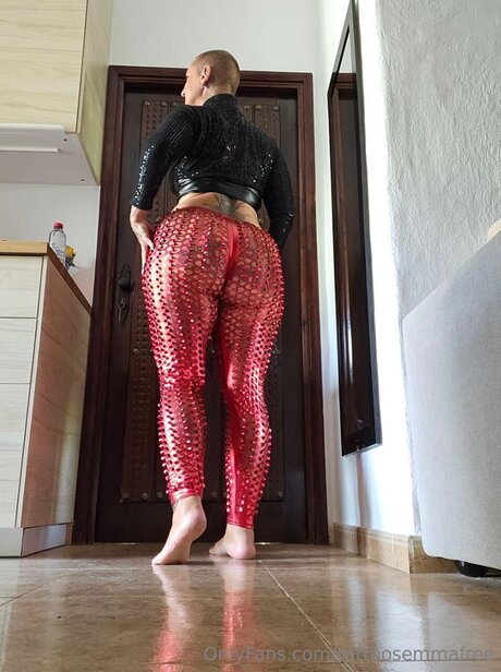 Naakte gelekte OnlyFans-foto van Tattoosemmafree