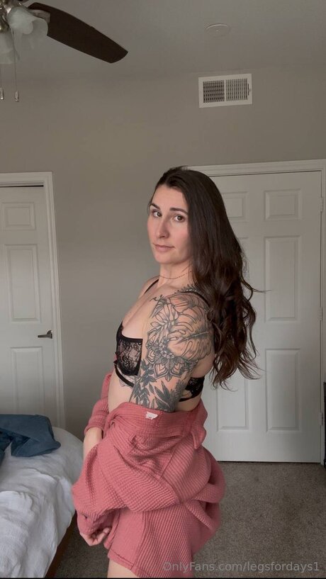 Naakte gelekte OnlyFans-foto van Legsfordays1