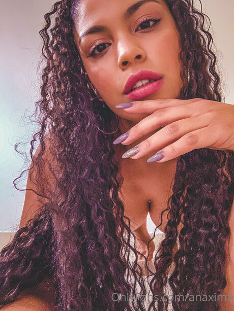 Naakte gelekte OnlyFans-foto van Anaxima