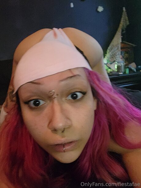 Naakte gelekte OnlyFans-foto van Fiestafae