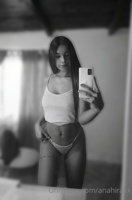 Naakte gelekte OnlyFans-foto van Realanafox