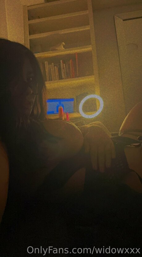 Naakte gelekte OnlyFans-foto van Widowxxx