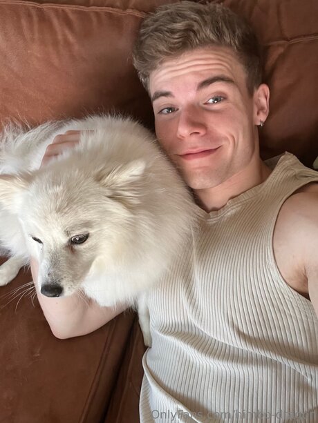 Naakte gelekte OnlyFans-foto van Himbo Dragon