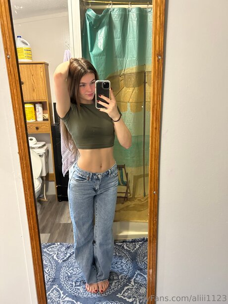 Naakte gelekte OnlyFans-foto van Aliii1123