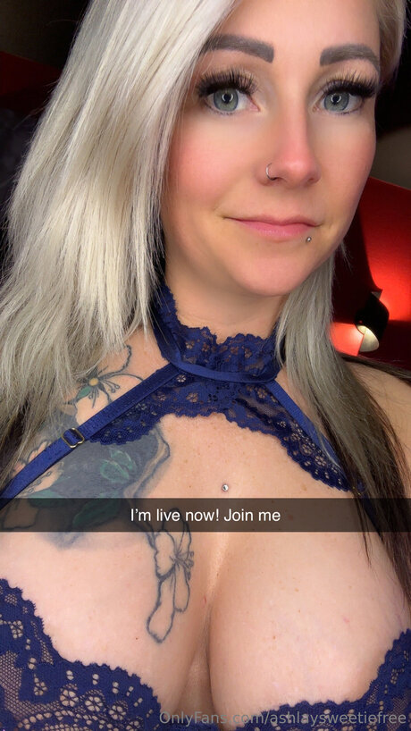 Naakte gelekte OnlyFans-foto van Ashlaysweetiefree