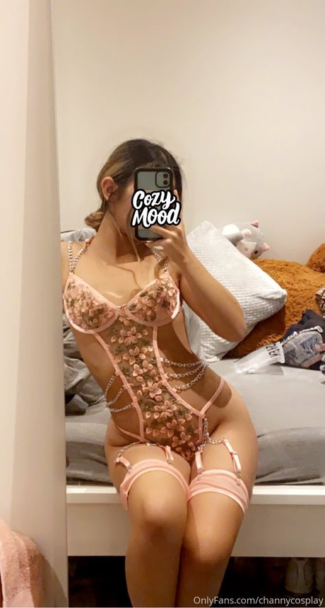 Naakte gelekte OnlyFans-foto van Adios People