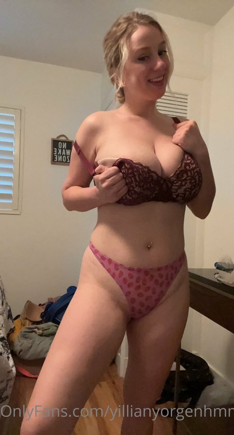 Naakte gelekte OnlyFans-foto van Yillian
