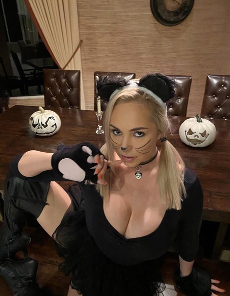 Naakte gelekte OnlyFans-foto van Mary Carey