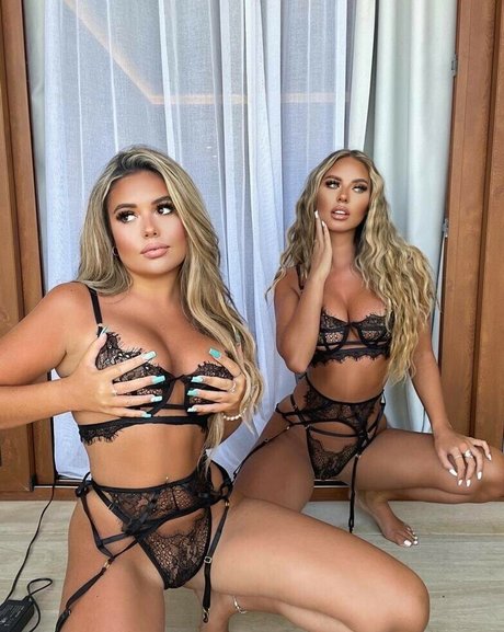 Naakte gelekte OnlyFans-foto van Molly Krenz