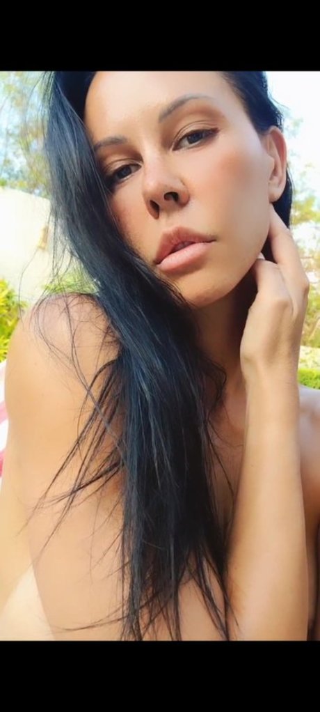 Naakte gelekte OnlyFans-foto van Laly Vallade