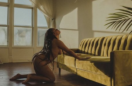 Naakte gelekte OnlyFans-foto van Vieraralyn