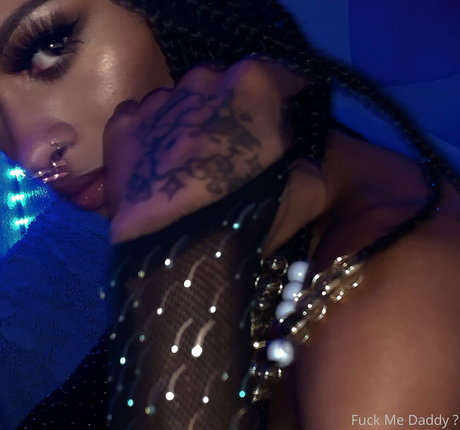 Naakte gelekte OnlyFans-foto van Babypeaches
