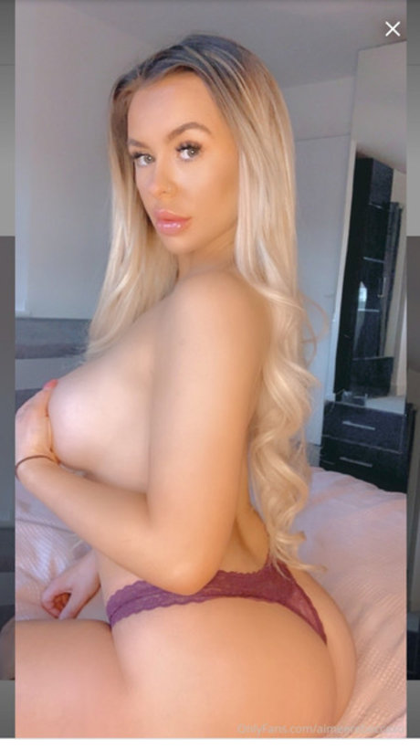 Naakte gelekte OnlyFans-foto van Aimee Chesters