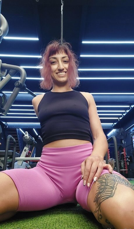 Naakte gelekte OnlyFans-foto van Wet Lucy Baby