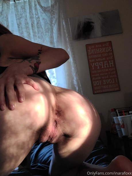 Naakte gelekte OnlyFans-foto van Inarafoxx
