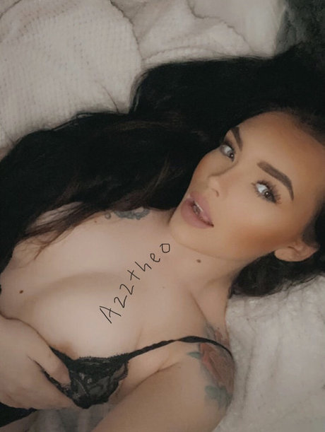 Naakte gelekte OnlyFans-foto van Louisamaya