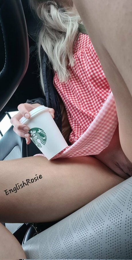 Naakte gelekte OnlyFans-foto van English Rose