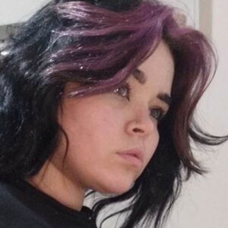 Naakte gelekte OnlyFans-foto van Black Honey