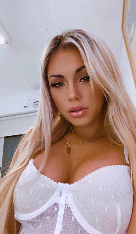 Naakte gelekte OnlyFans-foto van Itslolaxo