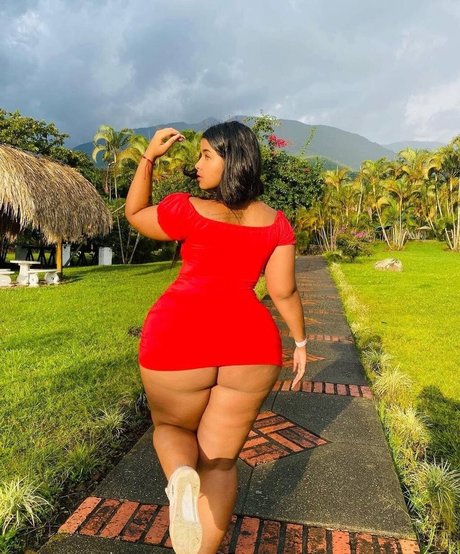 Naakte gelekte OnlyFans-foto van Angie Acosta