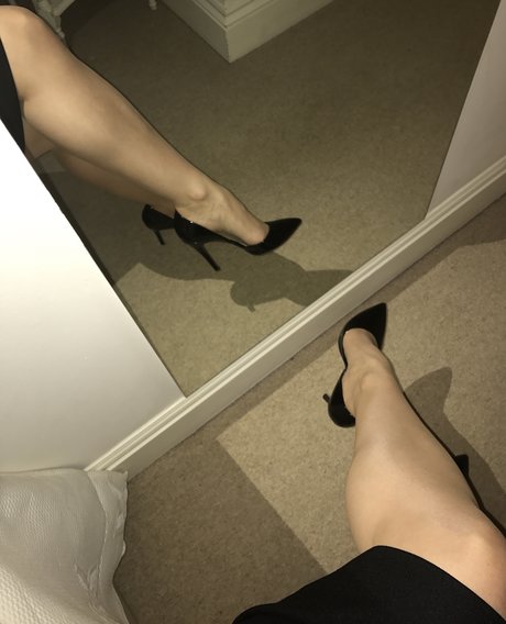Naakte gelekte OnlyFans-foto van Rita Faltoyano