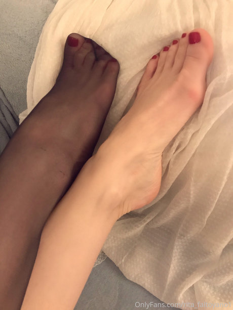 Naakte gelekte OnlyFans-foto van Rita Faltoyano