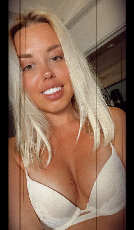Naakte gelekte OnlyFans-foto van Kattrina