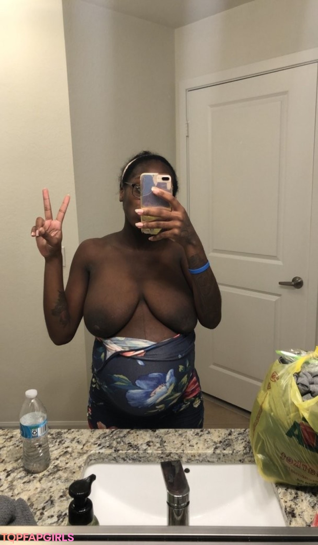 Naakte gelekte OnlyFans-foto van Barbie Bugatti #1104