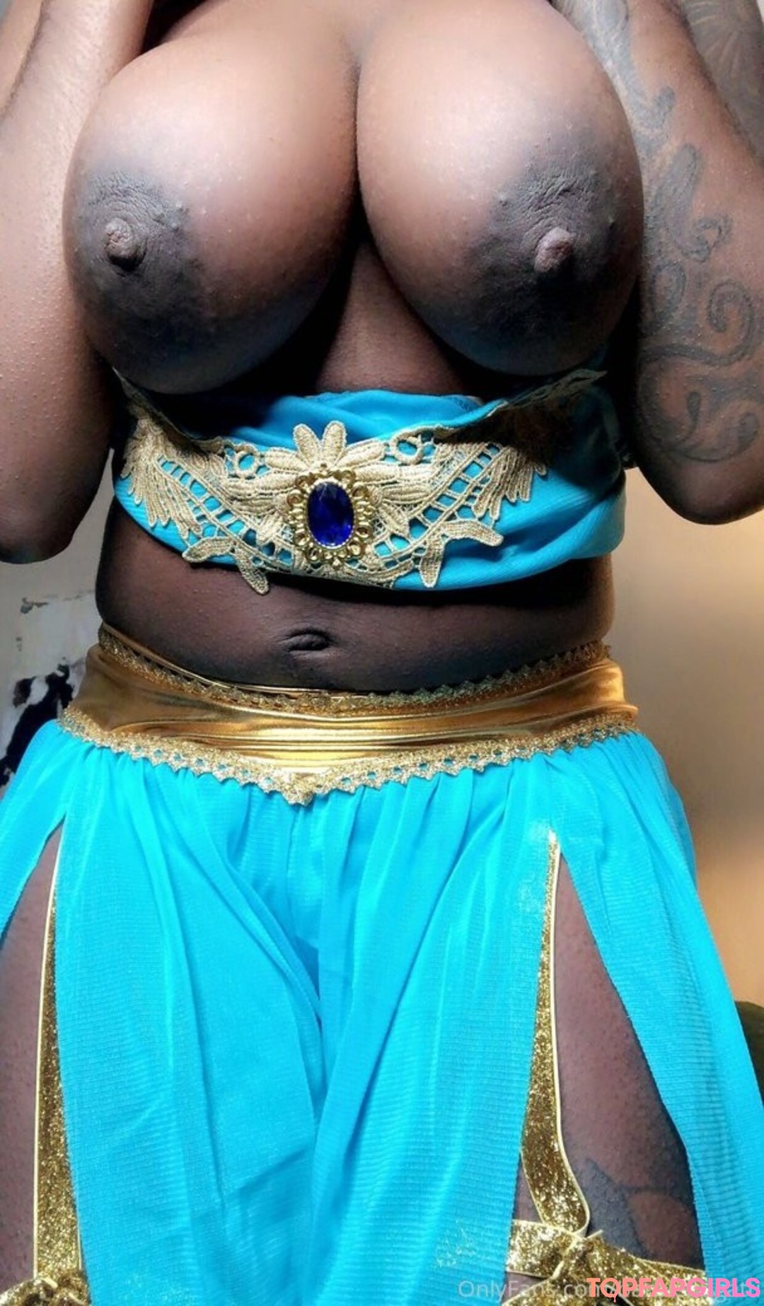 Naakte gelekte OnlyFans-foto van Barbie Bugatti #1124