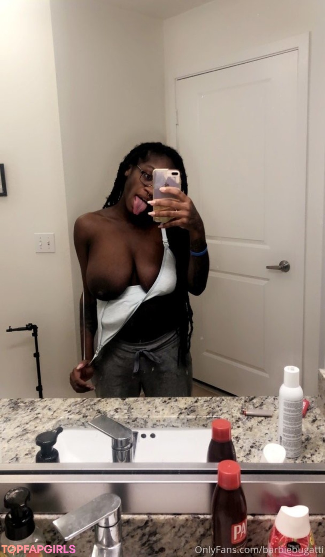 Naakte gelekte OnlyFans-foto van Barbie Bugatti #1128