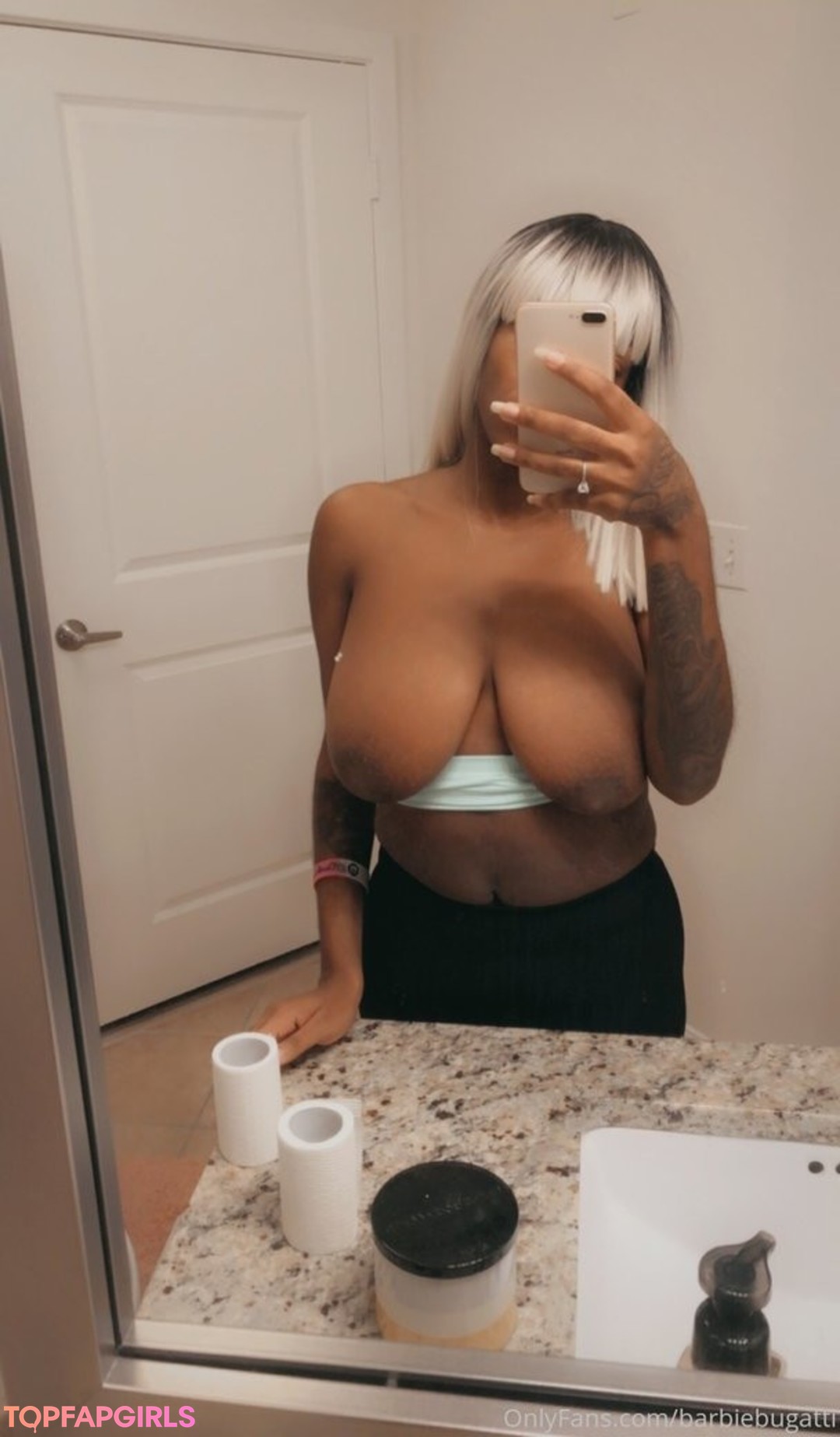 Naakte gelekte OnlyFans-foto van Barbie Bugatti #1273