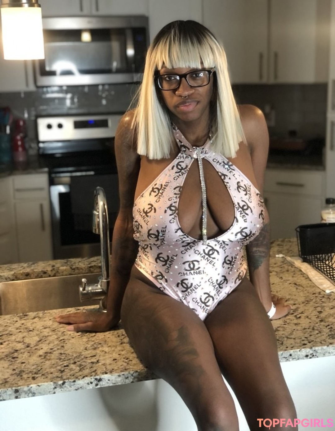 Naakte gelekte OnlyFans-foto van Barbie Bugatti #1293