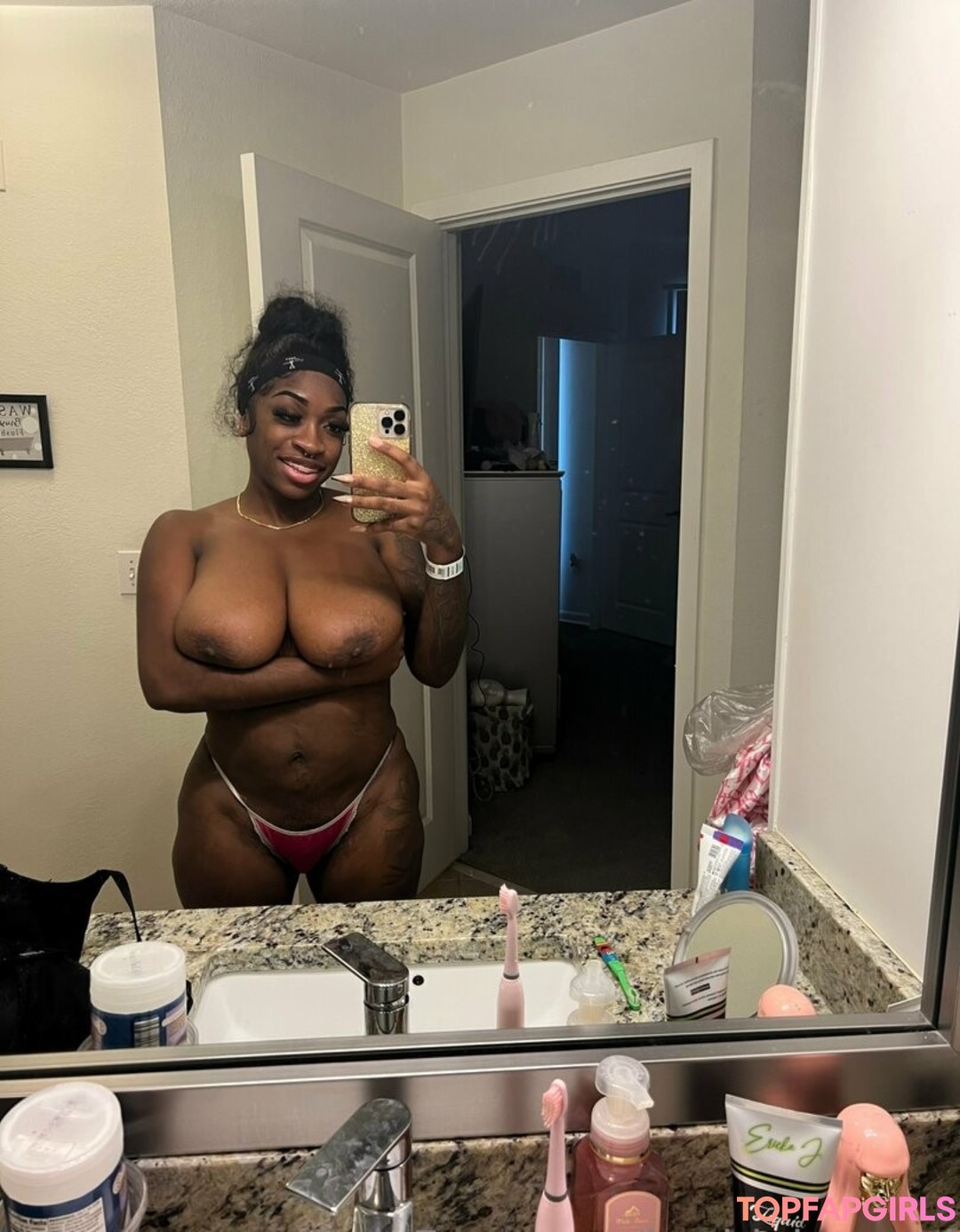 Naakte gelekte OnlyFans-foto van Barbie Bugatti #1593