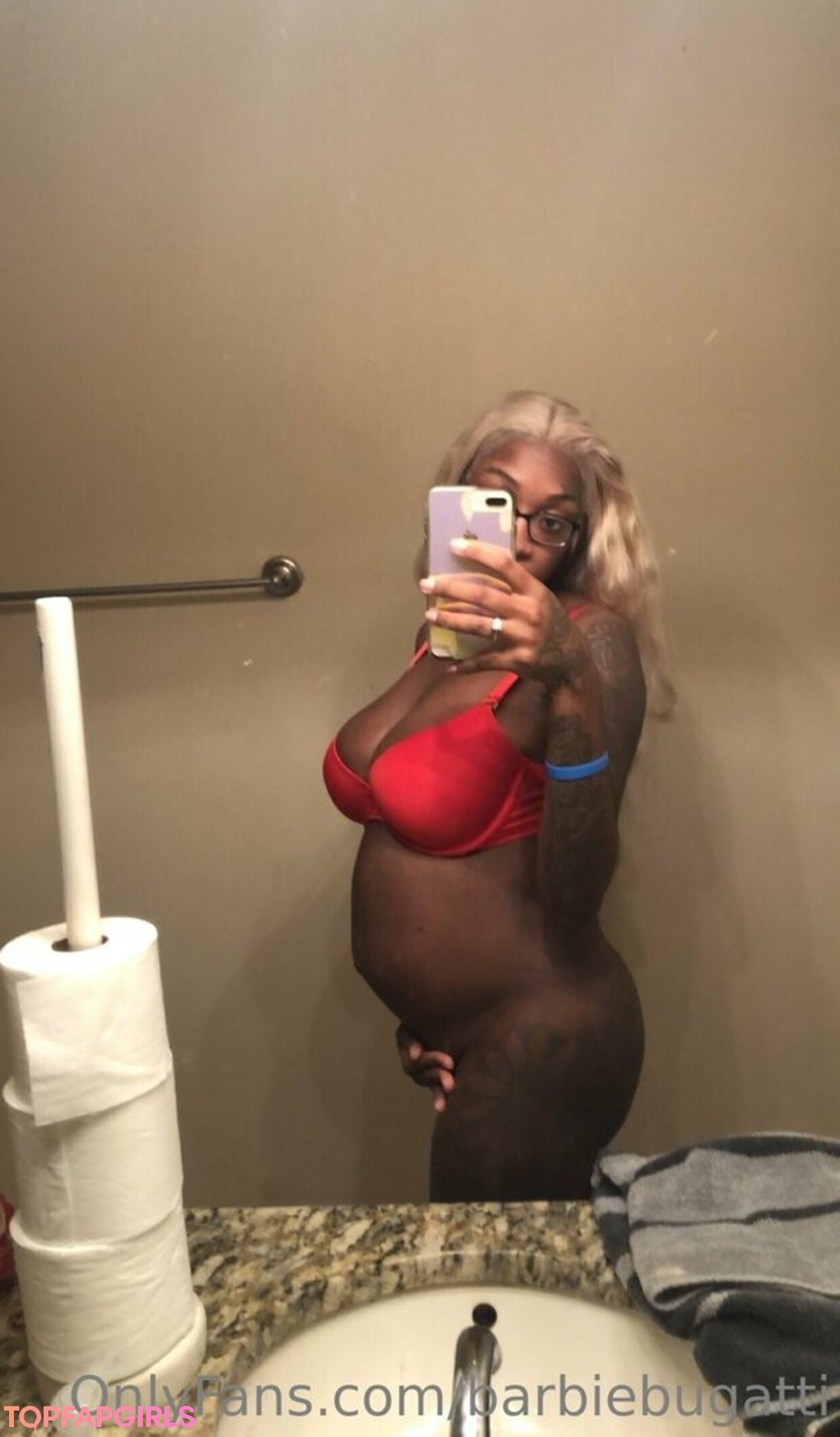 Naakte gelekte OnlyFans-foto van Barbie Bugatti #1615