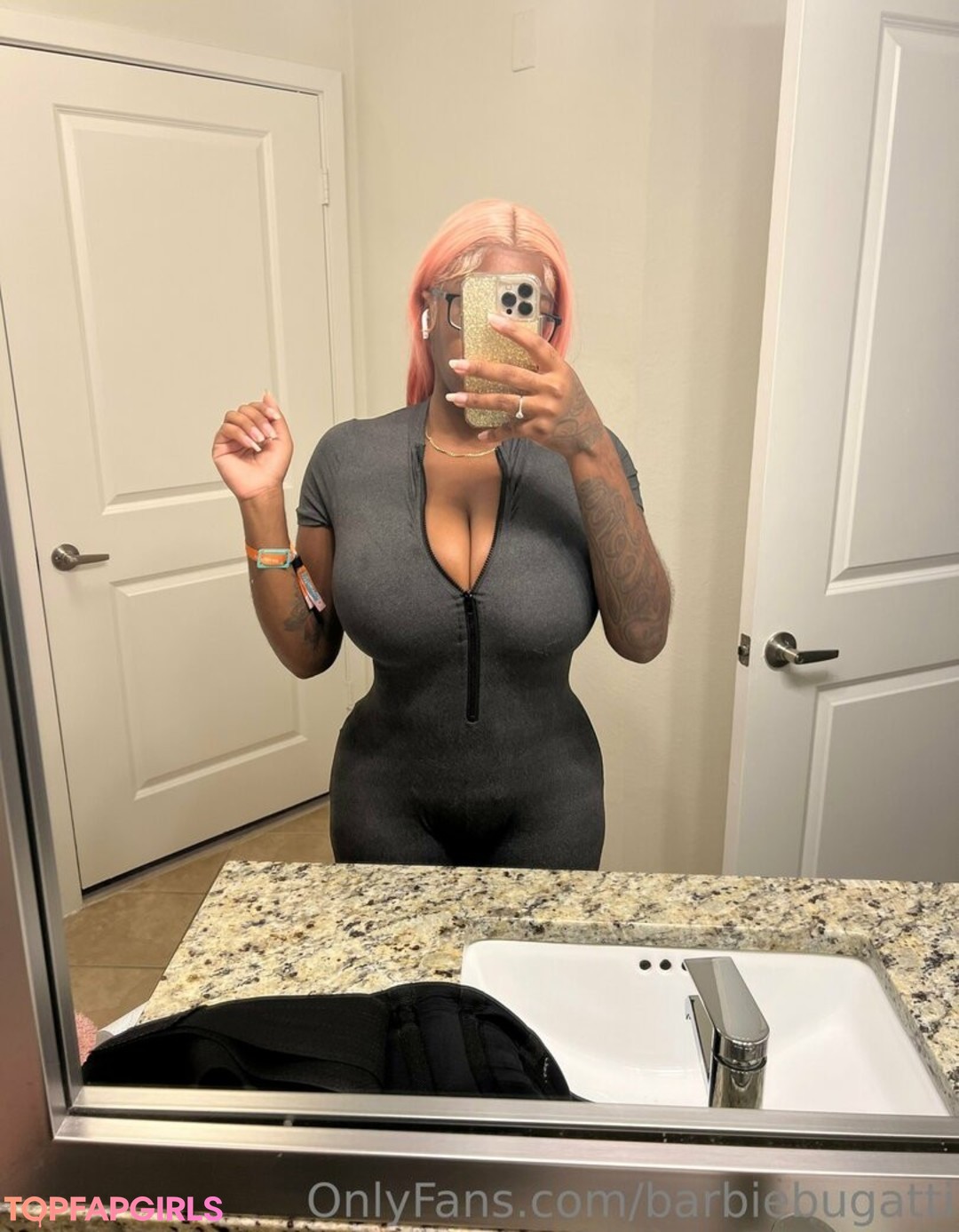 Naakte gelekte OnlyFans-foto van Barbie Bugatti #1669