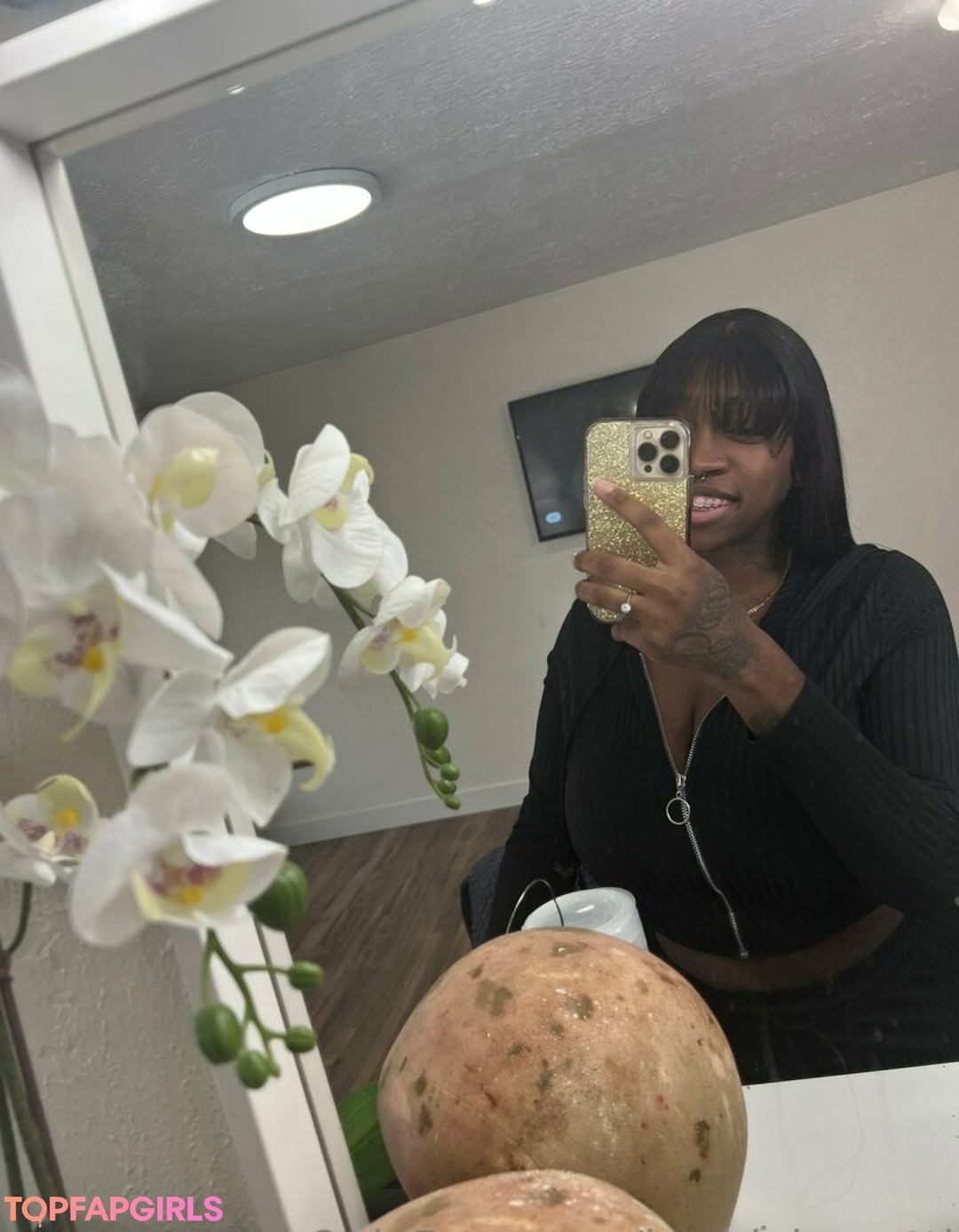 Naakte gelekte OnlyFans-foto van Barbie Bugatti #1745
