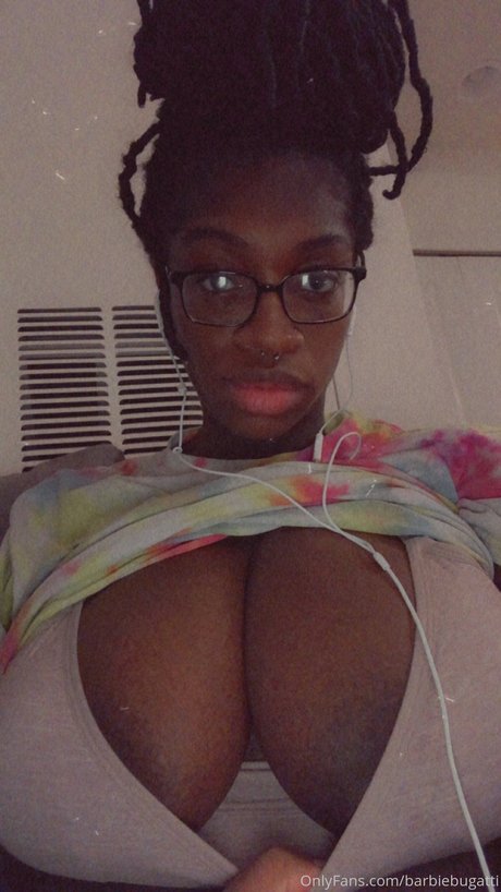 Naakte gelekte OnlyFans-foto van Barbie Bugatti