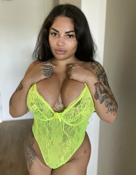 Naakte gelekte OnlyFans-foto van Big Booty Latina