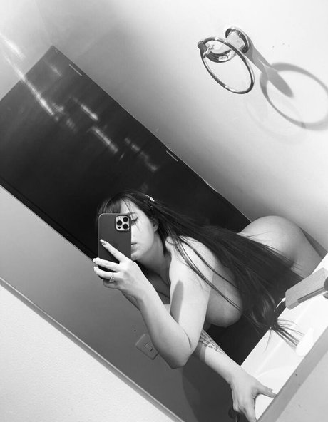Naakte gelekte OnlyFans-foto van Alisoncraft