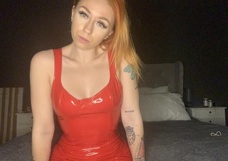 Naakte gelekte OnlyFans-foto van Angel Grey