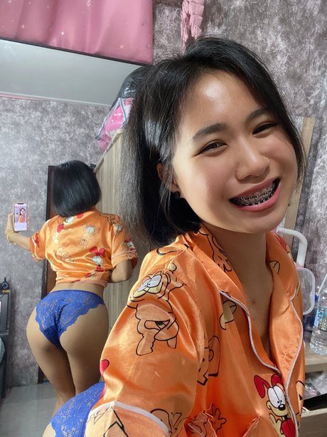 Naakte gelekte OnlyFans-foto van Narumon Thamma