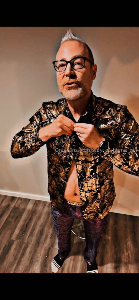Naakte gelekte OnlyFans-foto van Stay At Home Dilf