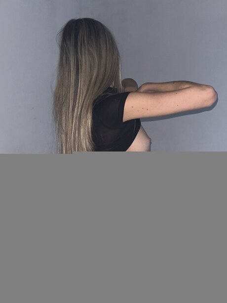 Naakte gelekte OnlyFans-foto van Moreofmila