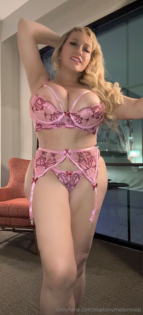 Naakte gelekte OnlyFans-foto van Melonymelonsvip