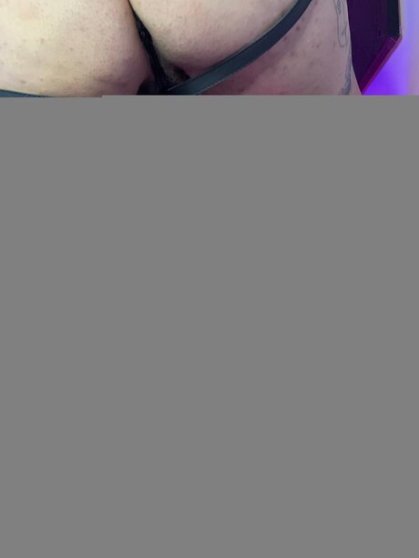 Naakte gelekte OnlyFans-foto van Damnbratttt