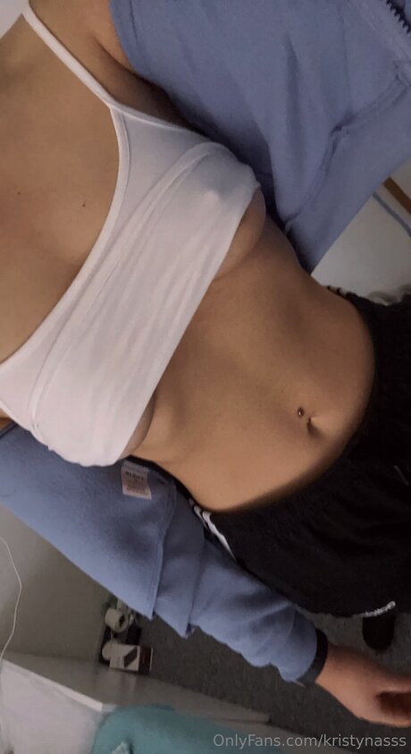 Naakte gelekte OnlyFans-foto van Kristynasss