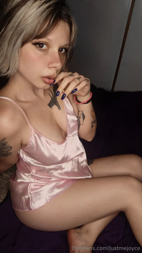 Naakte gelekte OnlyFans-foto van Justmejoyce