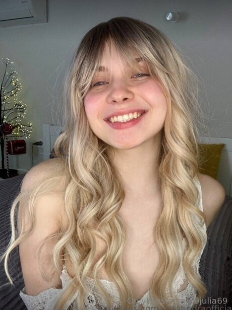 Naakte gelekte OnlyFans-foto van 69julia69